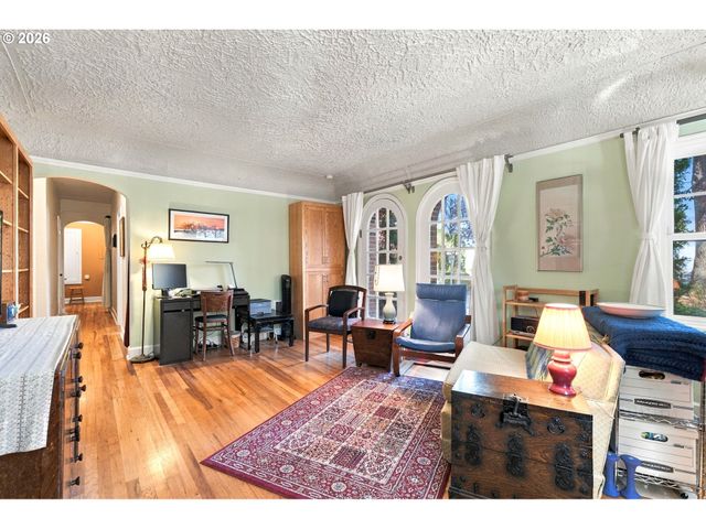 711 Ne RANDALL Ave 105, Portland, OR 97232
