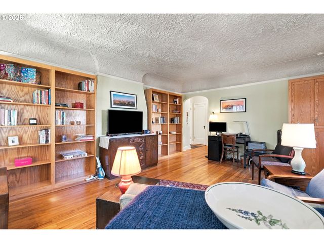 711 Ne RANDALL Ave 105, Portland, OR 97232