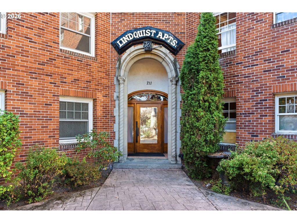711 Ne RANDALL Ave 105, Portland, OR 97232
