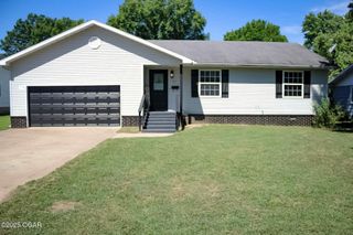 808 Flower Box Lane, Neosho, MO 64850