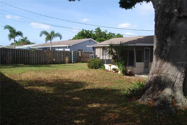 2871 67TH STREET N, St Petersburg, FL 33710