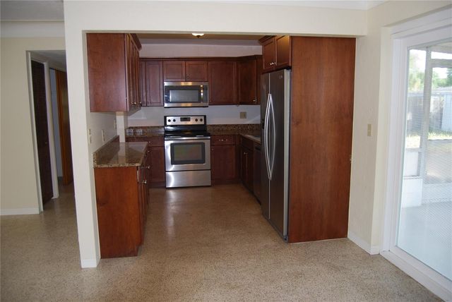 2871 67TH STREET N, St Petersburg, FL 33710