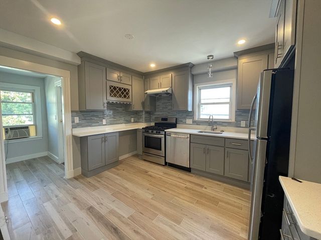 18 Billings Rd 2, Quincy, MA 02171