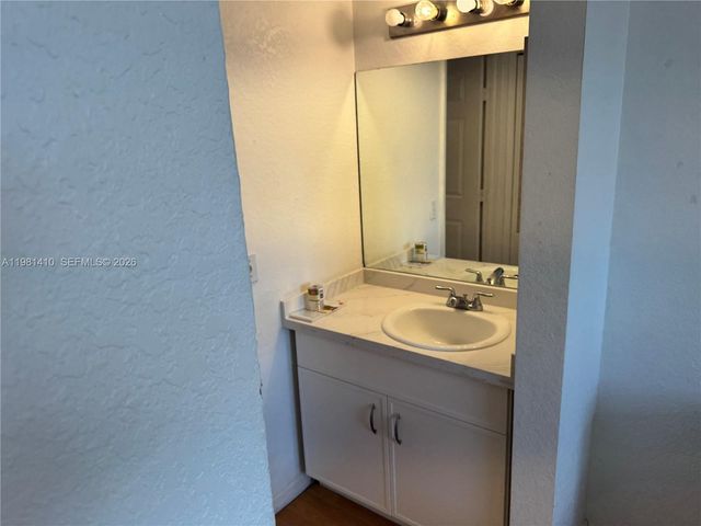 816 NW 11th St 1108, Miami, FL 33136