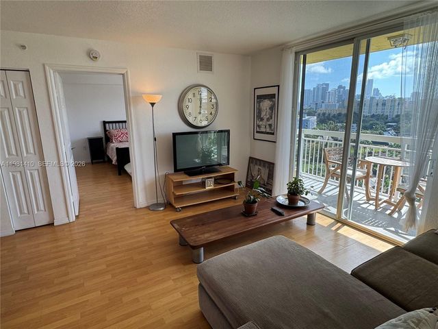 816 NW 11th St 1108, Miami, FL 33136