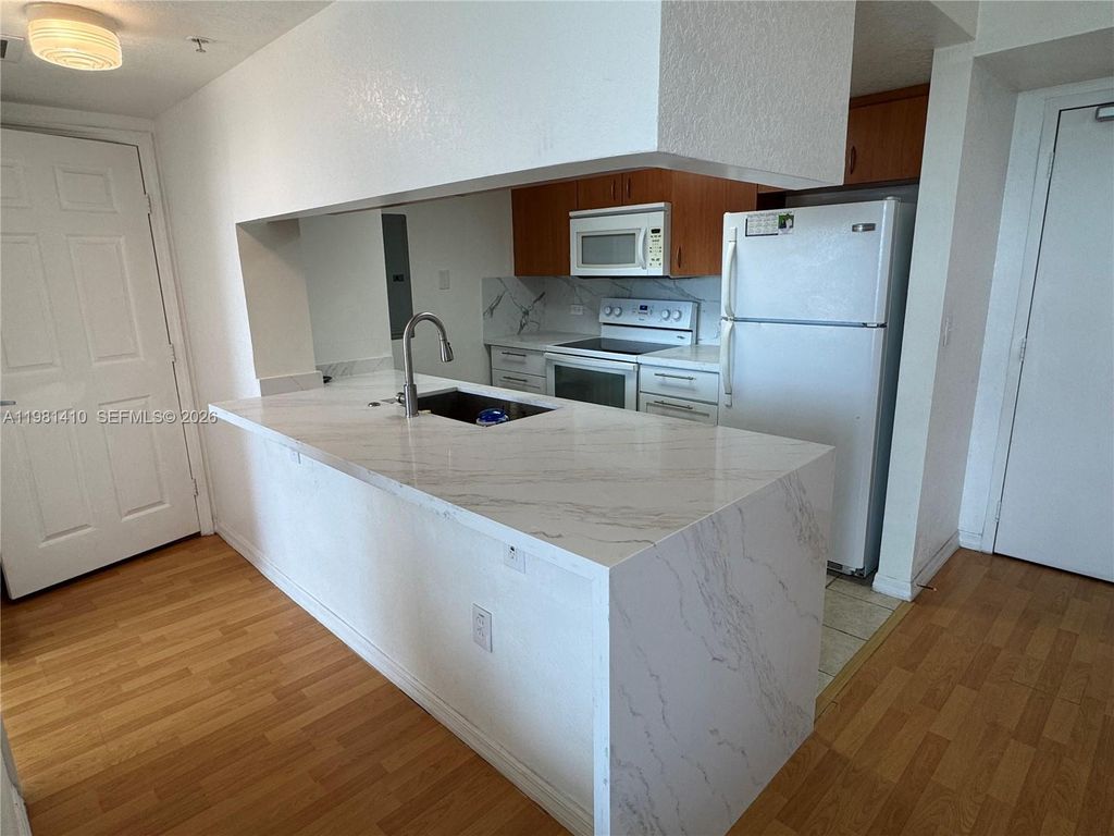 816 NW 11th St 1108, Miami, FL 33136