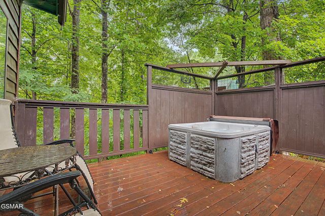 1128 Ridgefield Drive, Sevierville, TN 37876