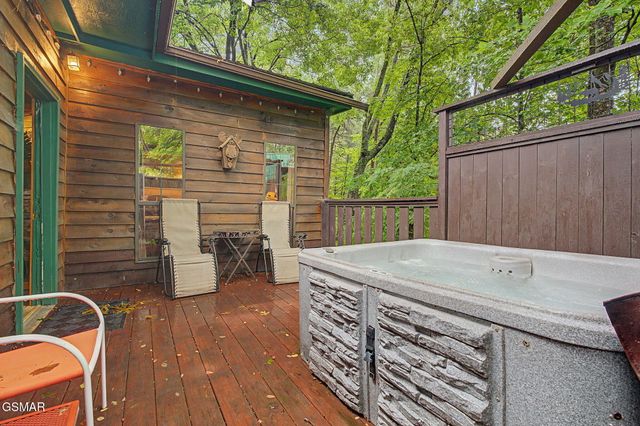1128 Ridgefield Drive, Sevierville, TN 37876