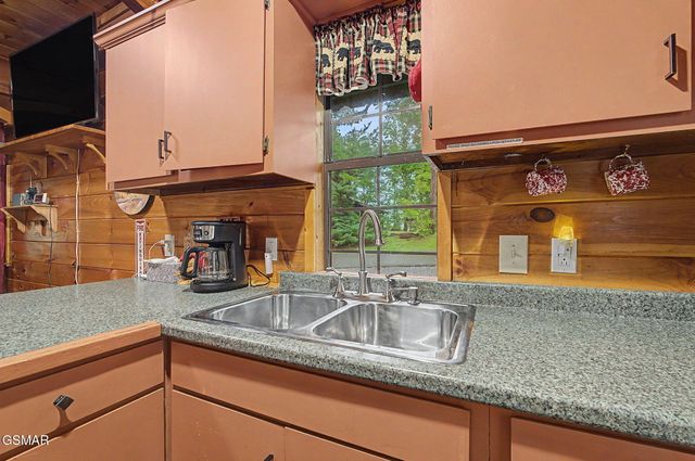 1128 Ridgefield Drive, Sevierville, TN 37876