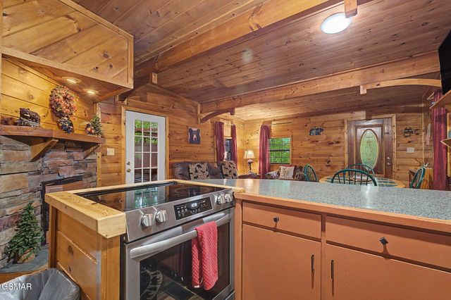 1128 Ridgefield Drive, Sevierville, TN 37876