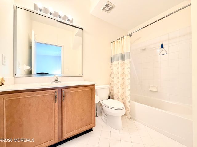 80 Stream Bank Drive, Freehold, NJ 07728