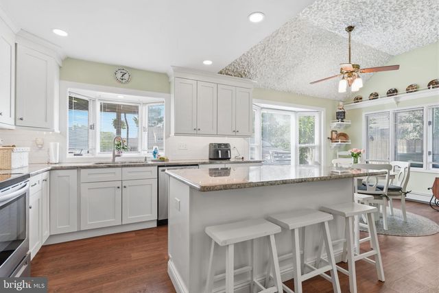 12 IDOLSTONE RD, Levittown, PA 19057