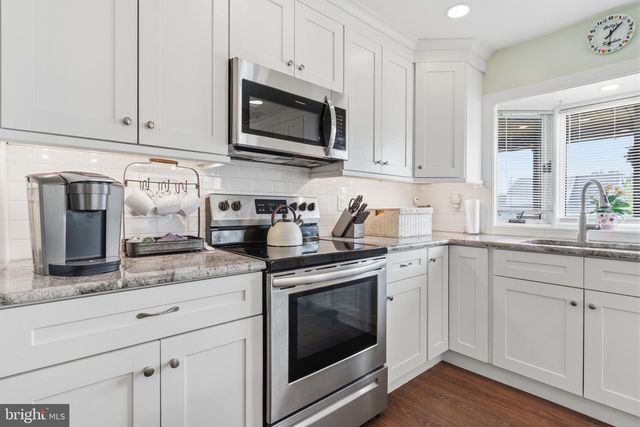 12 IDOLSTONE RD, Levittown, PA 19057