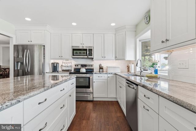 12 IDOLSTONE RD, Levittown, PA 19057