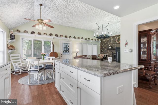 12 IDOLSTONE RD, Levittown, PA 19057
