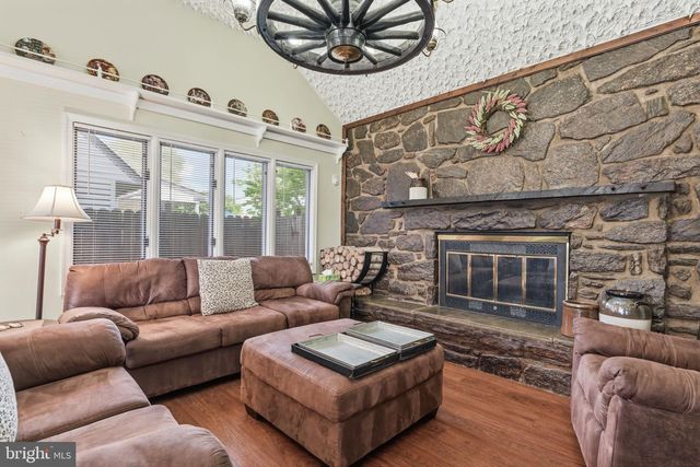 12 IDOLSTONE RD, Levittown, PA 19057