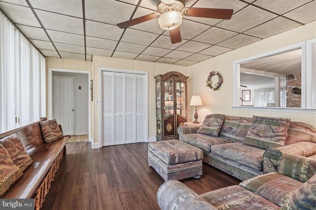 12 IDOLSTONE RD, Levittown, PA 19057