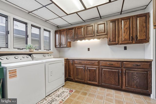 12 IDOLSTONE RD, Levittown, PA 19057