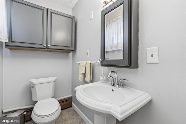 12 IDOLSTONE RD, Levittown, PA 19057