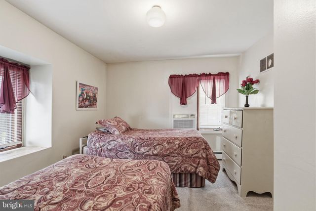 12 IDOLSTONE RD, Levittown, PA 19057