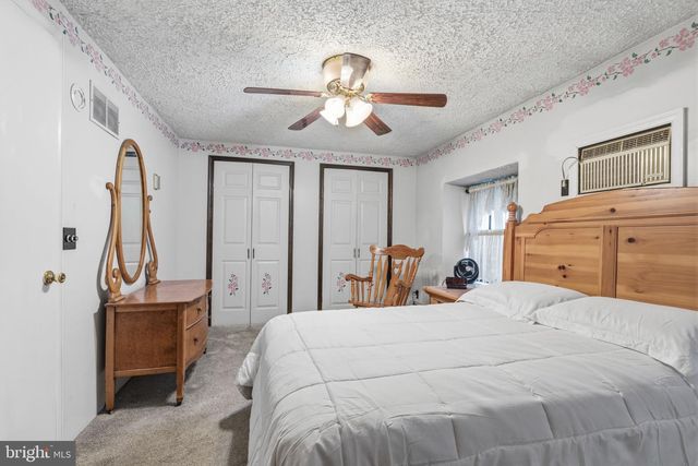 12 IDOLSTONE RD, Levittown, PA 19057