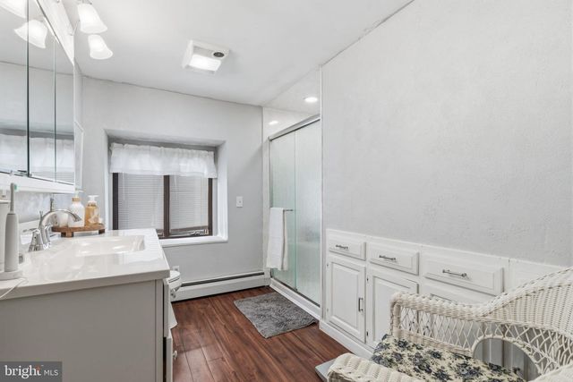 12 IDOLSTONE RD, Levittown, PA 19057