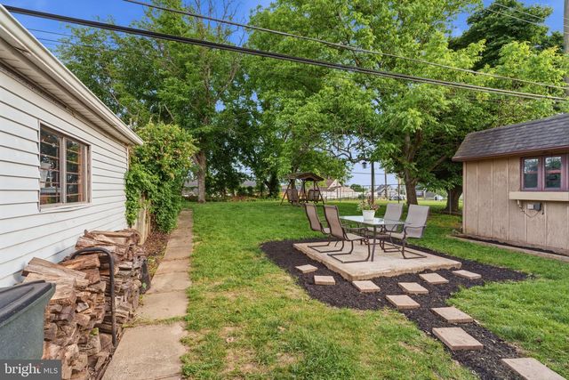 12 IDOLSTONE RD, Levittown, PA 19057