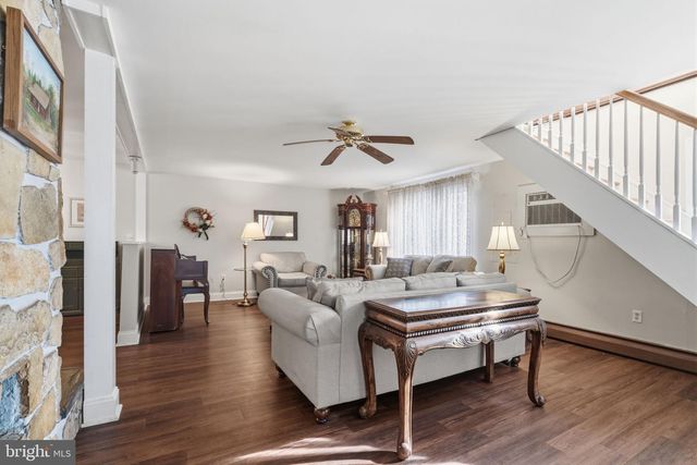 12 IDOLSTONE RD, Levittown, PA 19057