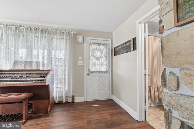 12 IDOLSTONE RD, Levittown, PA 19057