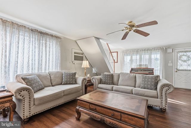 12 IDOLSTONE RD, Levittown, PA 19057