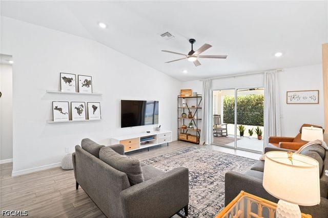 1900 NW 21st TER, Cape Coral, FL 33993