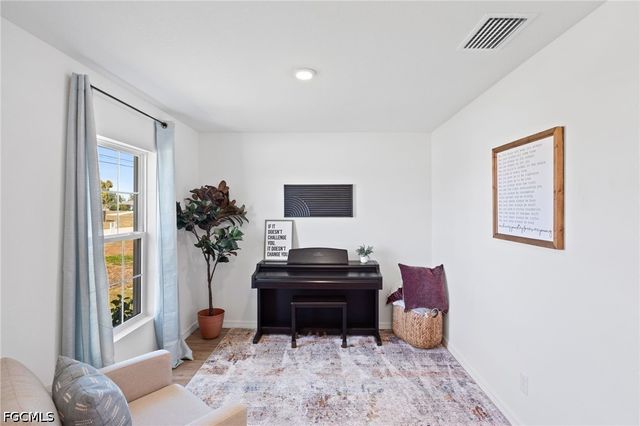 1900 NW 21st TER, Cape Coral, FL 33993