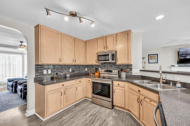469 Texanna Way, Holly Springs, NC 27540