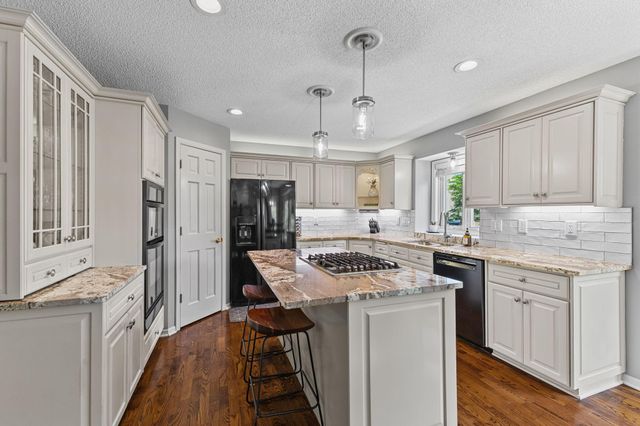 8048 Ranchview Lane N, Maple Grove, MN 55311