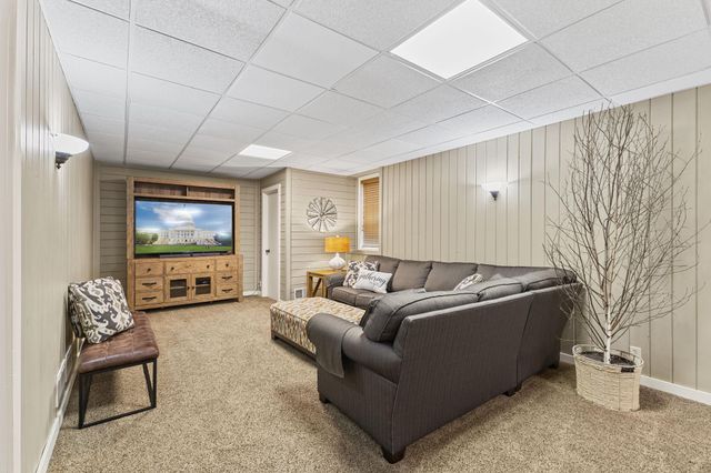 8048 Ranchview Lane N, Maple Grove, MN 55311