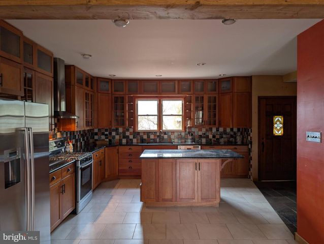 110 COLONIAL, Norristown, PA 19403