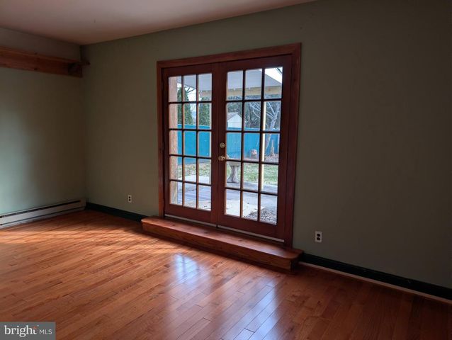 110 COLONIAL, Norristown, PA 19403