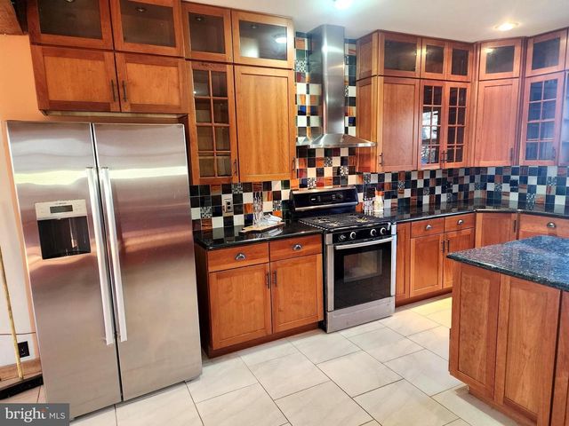 110 COLONIAL, Norristown, PA 19403