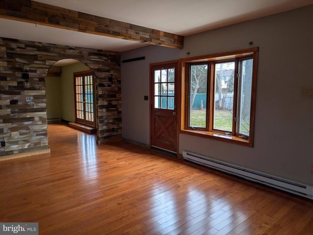 110 COLONIAL, Norristown, PA 19403