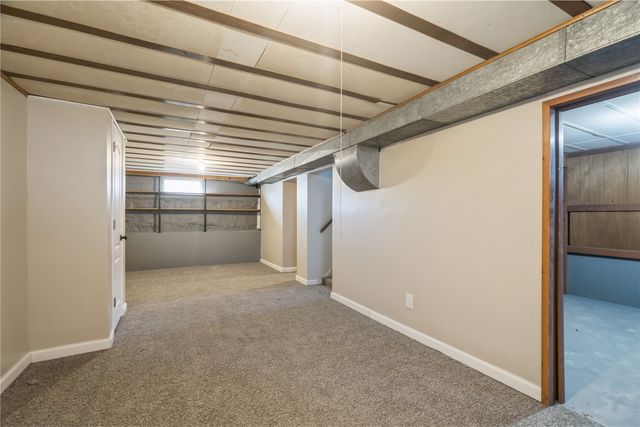 920 26th St, Marion, IA 52302