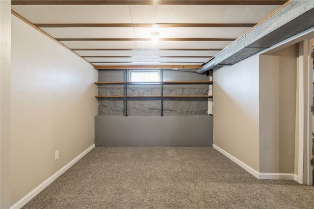 920 26th St, Marion, IA 52302