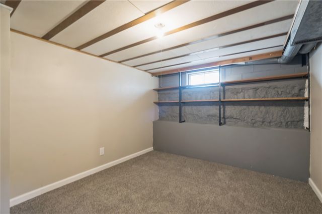 920 26th St, Marion, IA 52302