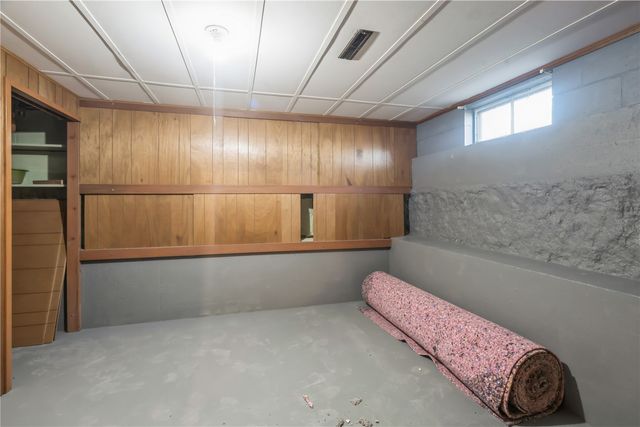 920 26th St, Marion, IA 52302