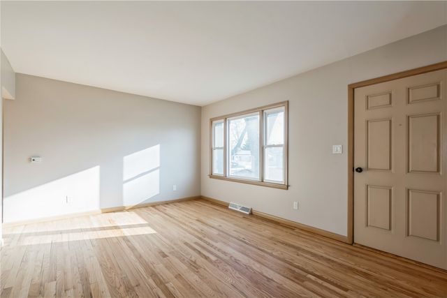 920 26th St, Marion, IA 52302