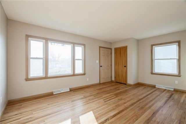 920 26th St, Marion, IA 52302