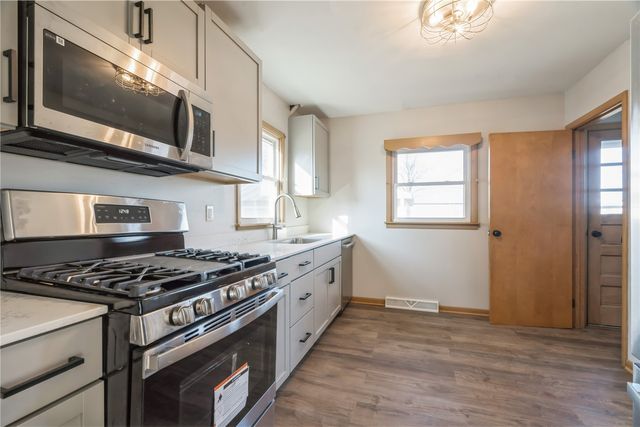 920 26th St, Marion, IA 52302