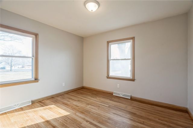 920 26th St, Marion, IA 52302