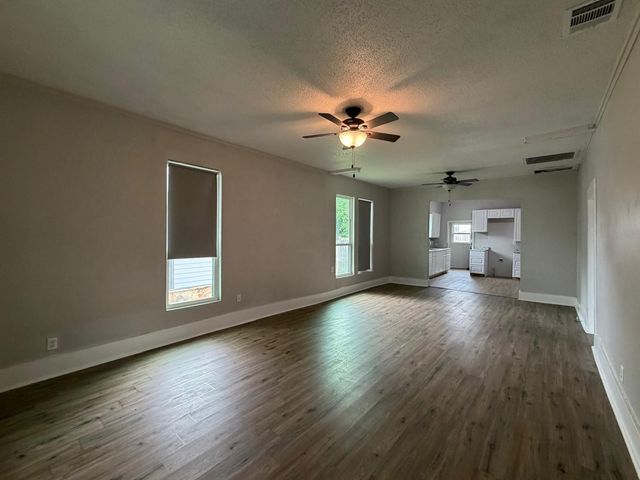 915 NE 1st Street, Mineral Wells, TX 76067