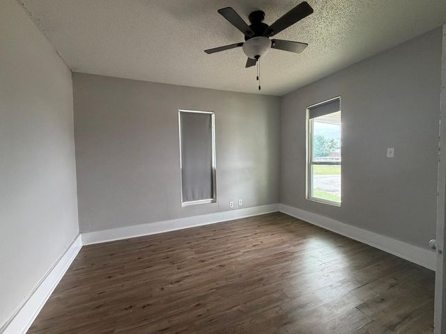 915 NE 1st Street, Mineral Wells, TX 76067