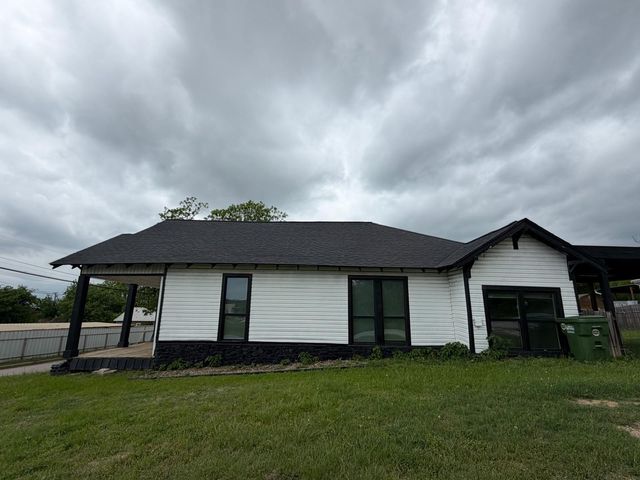 915 NE 1st Street, Mineral Wells, TX 76067